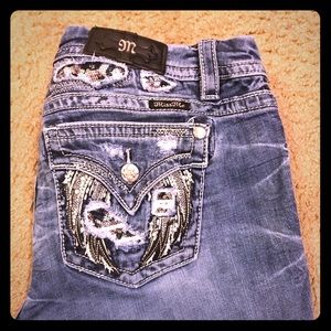 Mid rise MISS ME jeans.